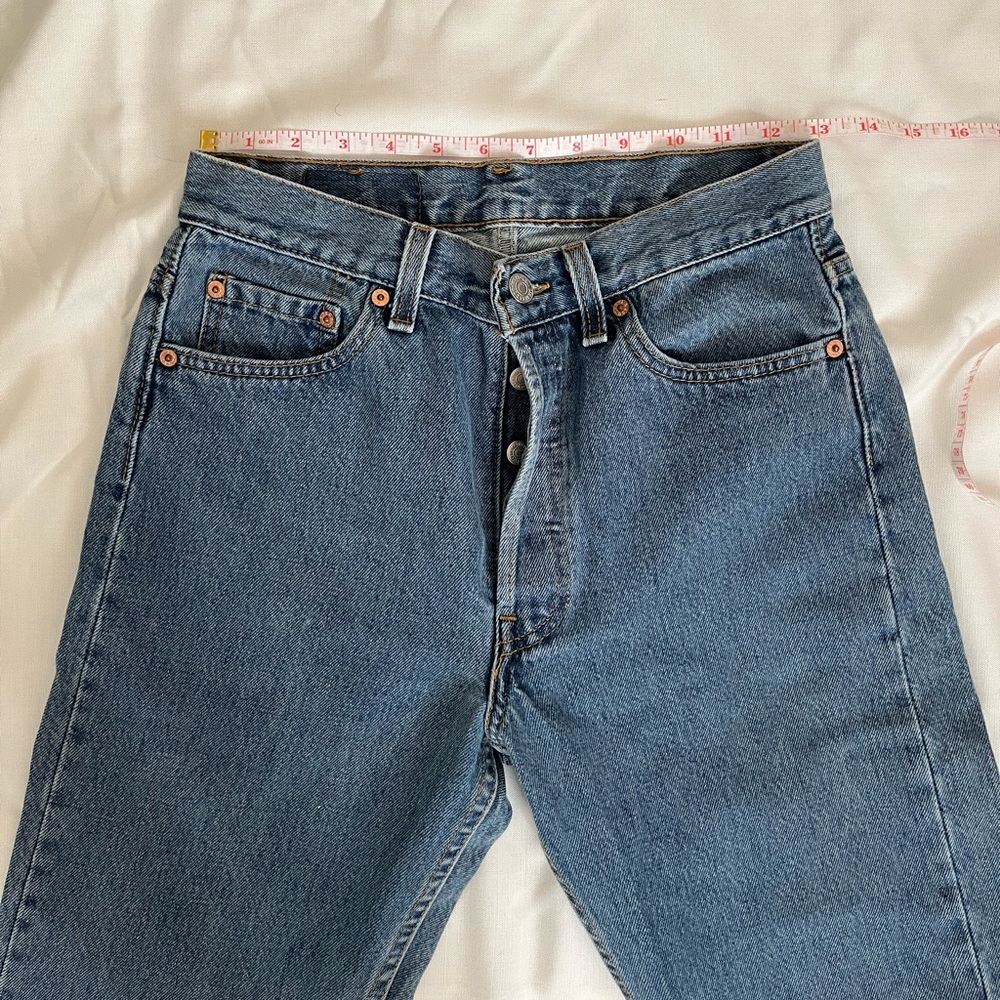 Vintage Medium Wash Women’s Levi’s 501 | Made in the USA | Authentic 90s Levi’s - Picture 3 of 7